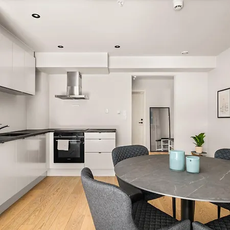 Downtown Modern - Two Bedrooms! Lägenhet