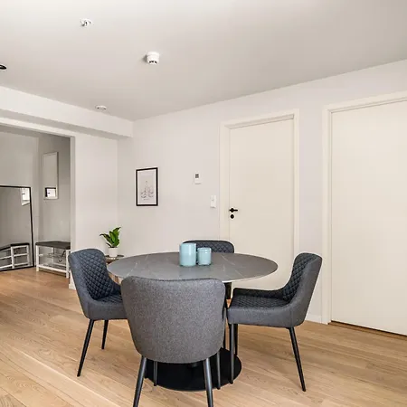 Downtown Modern - Two Bedrooms! Bergen