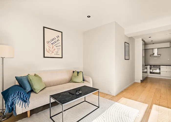 Downtown Modern - Two Bedrooms! Διαμέρισμα