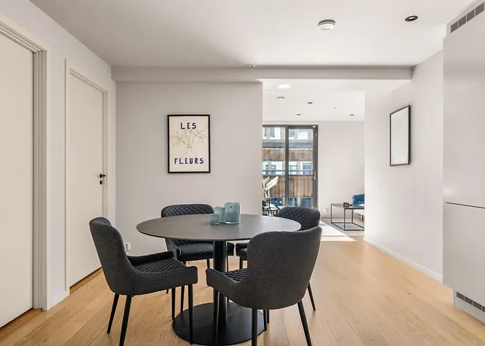 Downtown Modern - Two Bedrooms! Διαμέρισμα *