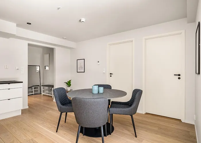 Downtown Modern - Two Bedrooms! Μπέργκεν